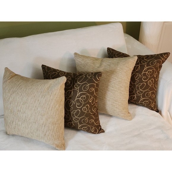 2 - Roth & Tompkins Woven 20x20 Throw Pillow Covers Zippered Toffee Damask NEW - Picture 13 of 16